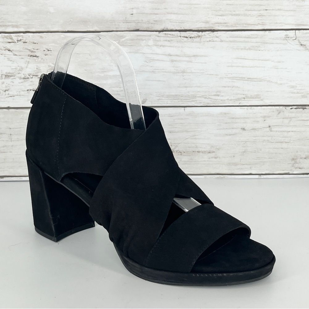 EILEEN FISHER Marla Strappy Sandal in Black Leather Size 9 NWOT - Picture 2 of 14